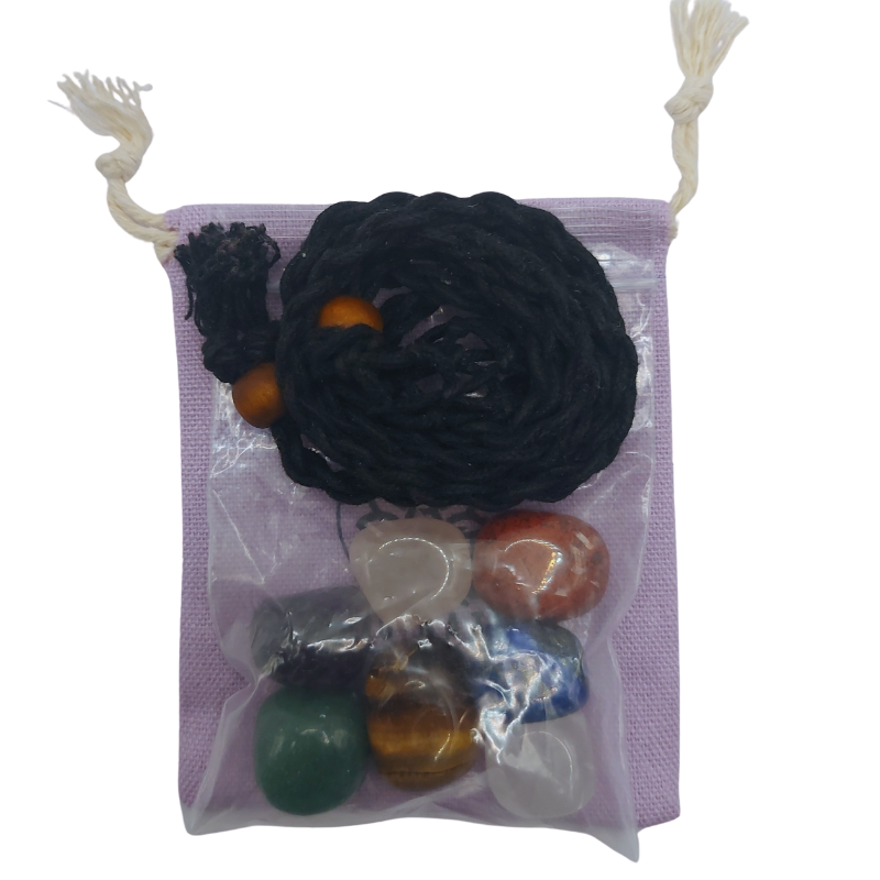 Lot de Pierres Roulées 7 Chakras avec Pendentif Porte-Pierre Offert